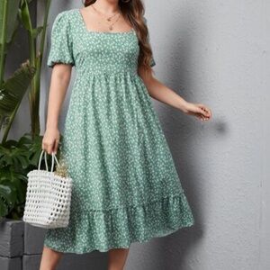 3/$10 Green White Puff Sleeve Floral Midi Dress